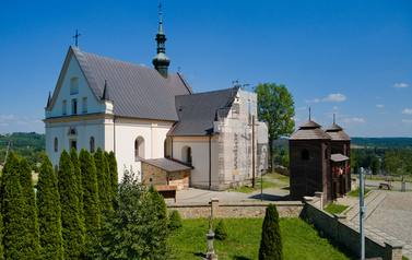 Zabytki gminy Brody - barokowy kościół w Krynkach wraz z cmentarzem 5