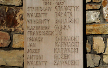 Mur Pamięci przy kościele w Krynkach 9
