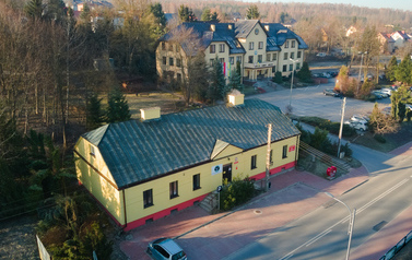 Zabytki gminy Brody - budynek z 1840 r. - dawna siedziba administracji brodzkich zakładów przemysłowych 1