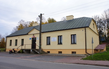 Zabytki gminy Brody - budynek z 1840 r. - dawna siedziba administracji brodzkich zakładów przemysłowych 2