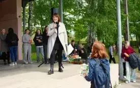 Młodzieżowa gra terenowa &quot;Odkrywamy tajemnice gminy Brody&quot; w 2025 r. Rywalizacja i dobra zabawa młodzieży z gminy Brody (świętokrzyskie). Uczestnicy musieli wykazać się wiedzą o gminie Brody ale także 15