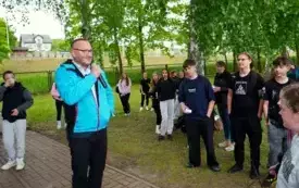 Młodzieżowa gra terenowa &quot;Odkrywamy tajemnice gminy Brody&quot; w 2025 r. Rywalizacja i dobra zabawa młodzieży z gminy Brody (świętokrzyskie). Uczestnicy musieli wykazać się wiedzą o gminie Brody ale także 20