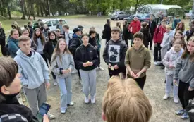Młodzieżowa gra terenowa &quot;Odkrywamy tajemnice gminy Brody&quot; w 2025 r. Rywalizacja i dobra zabawa młodzieży z gminy Brody (świętokrzyskie). Uczestnicy musieli wykazać się wiedzą o gminie Brody ale także 39