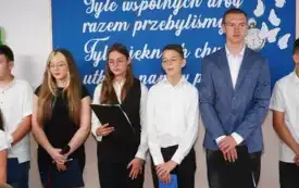 Rodzinna szkoła ma 25 lat! W dniu zakończenia roku szkolnego, odbył się jubileusz Publicznej Szkoły Podstawowej w Rudniku.  Uczniowie śpiewali piosenki a w formie poetyckiej składali podstaw&oacute;wce życze 4