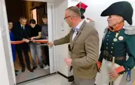 Od dworskich sukni po armatnie grzmoty - odkryj na nowo powstanie listopadowe Wiele os&oacute;b zainteresowanych historią, przybyło na otwarcie wystawy w Izbie Tradycji i Dziedzictwa Kulturowego w Brodach. T 13