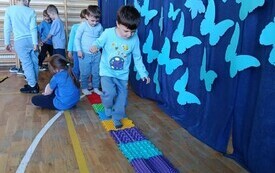 Niebieskie Igrzyska to og&oacute;lnopolska, edukacyjno-sportowa inicjatywa organizowana przez Fundację Instytut Wspomagania Rozwoju Dziecka (IWRD) w Gdańsku, odbywająca się w kwietniu w ramach Światowego Mie 5