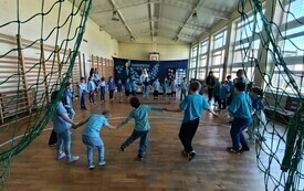 Niebieskie Igrzyska to og&oacute;lnopolska, edukacyjno-sportowa inicjatywa organizowana przez Fundację Instytut Wspomagania Rozwoju Dziecka (IWRD) w Gdańsku, odbywająca się w kwietniu w ramach Światowego Mie 7