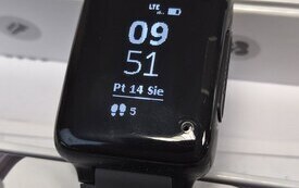 Po raz drugi, grupa senior&oacute;w z&nbsp;gminy Brody, bezpłatnie otrzymała opaski, kt&oacute;re mogą ratować życie. 76 os&oacute;b, skorzystało z&nbsp;urządzeń telemedycznych. Ich zadaniem jest stały monitoring parametr&oacute;w zdrowia 4