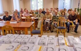 Po raz drugi, grupa senior&oacute;w z&nbsp;gminy Brody, bezpłatnie otrzymała opaski, kt&oacute;re mogą ratować życie. 76 os&oacute;b, skorzystało z&nbsp;urządzeń telemedycznych. Ich zadaniem jest stały monitoring parametr&oacute;w zdrowia 7