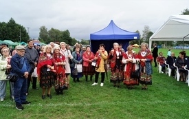 Gminno-Powiatowe Święto Plon&oacute;w w Brodach 150