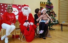 Mikołaj wśr&oacute;d najmłodszych (przredszkola, oddziały przedszkolne, punkty dziennej opieki) 16