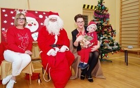 Mikołaj wśr&oacute;d najmłodszych (przredszkola, oddziały przedszkolne, punkty dziennej opieki) 17