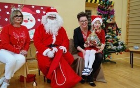 Mikołaj wśr&oacute;d najmłodszych (przredszkola, oddziały przedszkolne, punkty dziennej opieki) 21