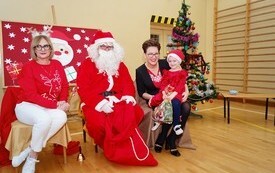 Mikołaj wśr&oacute;d najmłodszych (przredszkola, oddziały przedszkolne, punkty dziennej opieki) 22