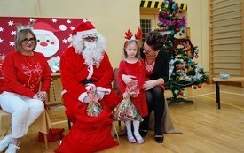 Mikołaj wśr&oacute;d najmłodszych (przredszkola, oddziały przedszkolne, punkty dziennej opieki) 26