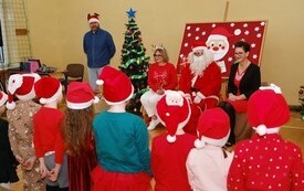 Mikołaj wśr&oacute;d najmłodszych (przredszkola, oddziały przedszkolne, punkty dziennej opieki) 28