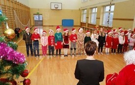 Mikołaj wśr&oacute;d najmłodszych (przredszkola, oddziały przedszkolne, punkty dziennej opieki) 30