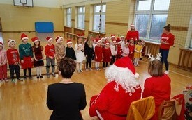 Mikołaj wśr&oacute;d najmłodszych (przredszkola, oddziały przedszkolne, punkty dziennej opieki) 31