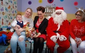 Mikołaj wśr&oacute;d najmłodszych (przredszkola, oddziały przedszkolne, punkty dziennej opieki) 37