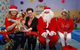 Mikołaj wśr&oacute;d najmłodszych (przredszkola, oddziały przedszkolne, punkty dziennej opieki) 38