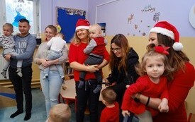 Mikołaj wśr&oacute;d najmłodszych (przredszkola, oddziały przedszkolne, punkty dziennej opieki) 44
