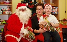 Mikołaj wśr&oacute;d najmłodszych (przredszkola, oddziały przedszkolne, punkty dziennej opieki) 56