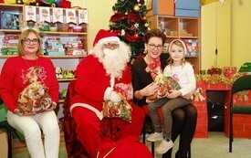 Mikołaj wśr&oacute;d najmłodszych (przredszkola, oddziały przedszkolne, punkty dziennej opieki) 61