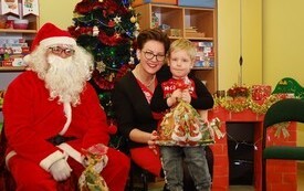 Mikołaj wśr&oacute;d najmłodszych (przredszkola, oddziały przedszkolne, punkty dziennej opieki) 77