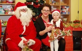 Mikołaj wśr&oacute;d najmłodszych (przredszkola, oddziały przedszkolne, punkty dziennej opieki) 80