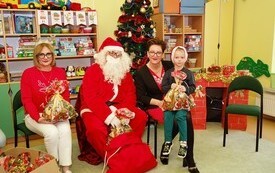 Mikołaj wśr&oacute;d najmłodszych (przredszkola, oddziały przedszkolne, punkty dziennej opieki) 86