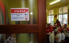 Mikołaj wśr&oacute;d najmłodszych (przredszkola, oddziały przedszkolne, punkty dziennej opieki) 92