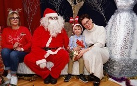 Mikołaj wśr&oacute;d najmłodszych (przredszkola, oddziały przedszkolne, punkty dziennej opieki) 102