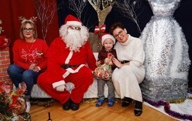 Mikołaj wśr&oacute;d najmłodszych (przredszkola, oddziały przedszkolne, punkty dziennej opieki) 104