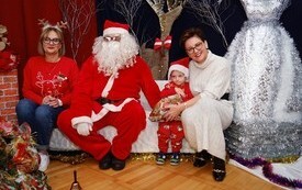 Mikołaj wśr&oacute;d najmłodszych (przredszkola, oddziały przedszkolne, punkty dziennej opieki) 107