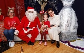 Mikołaj wśr&oacute;d najmłodszych (przredszkola, oddziały przedszkolne, punkty dziennej opieki) 111