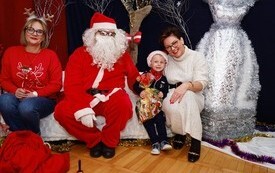 Mikołaj wśr&oacute;d najmłodszych (przredszkola, oddziały przedszkolne, punkty dziennej opieki) 117