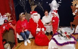 Mikołaj wśr&oacute;d najmłodszych (przredszkola, oddziały przedszkolne, punkty dziennej opieki) 127