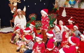 Mikołaj wśr&oacute;d najmłodszych (przredszkola, oddziały przedszkolne, punkty dziennej opieki) 128