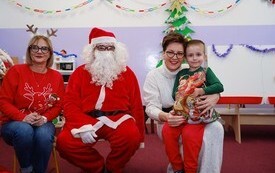 Mikołaj wśr&oacute;d najmłodszych (przredszkola, oddziały przedszkolne, punkty dziennej opieki) 131