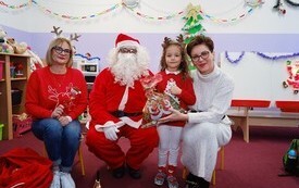 Mikołaj wśr&oacute;d najmłodszych (przredszkola, oddziały przedszkolne, punkty dziennej opieki) 132