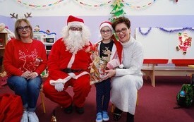 Mikołaj wśr&oacute;d najmłodszych (przredszkola, oddziały przedszkolne, punkty dziennej opieki) 133