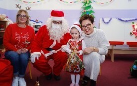 Mikołaj wśr&oacute;d najmłodszych (przredszkola, oddziały przedszkolne, punkty dziennej opieki) 136