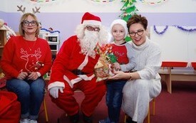 Mikołaj wśr&oacute;d najmłodszych (przredszkola, oddziały przedszkolne, punkty dziennej opieki) 137