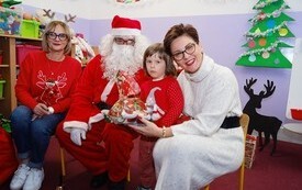 Mikołaj wśr&oacute;d najmłodszych (przredszkola, oddziały przedszkolne, punkty dziennej opieki) 139