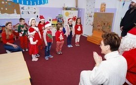 Mikołaj wśr&oacute;d najmłodszych (przredszkola, oddziały przedszkolne, punkty dziennej opieki) 141