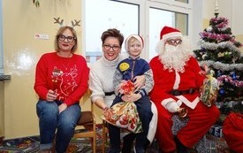 Mikołaj wśr&oacute;d najmłodszych (przredszkola, oddziały przedszkolne, punkty dziennej opieki) 150