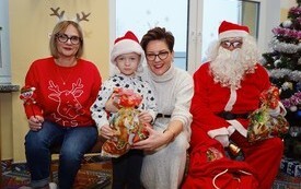 Mikołaj wśr&oacute;d najmłodszych (przredszkola, oddziały przedszkolne, punkty dziennej opieki) 154