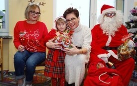 Mikołaj wśr&oacute;d najmłodszych (przredszkola, oddziały przedszkolne, punkty dziennej opieki) 155