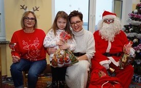 Mikołaj wśr&oacute;d najmłodszych (przredszkola, oddziały przedszkolne, punkty dziennej opieki) 158