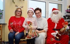 Mikołaj wśr&oacute;d najmłodszych (przredszkola, oddziały przedszkolne, punkty dziennej opieki) 159